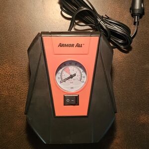 Armor All 12V Tire Inflator – compact & handyBlack and Orange Tire Inflator